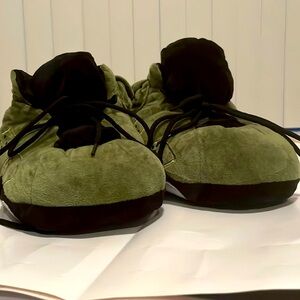 Green shoe slippers BARLEY USED